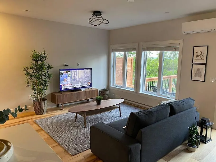Holiday home The Tilbury - Bright New 3B/R Townhouse In Bedford Villa Halifax